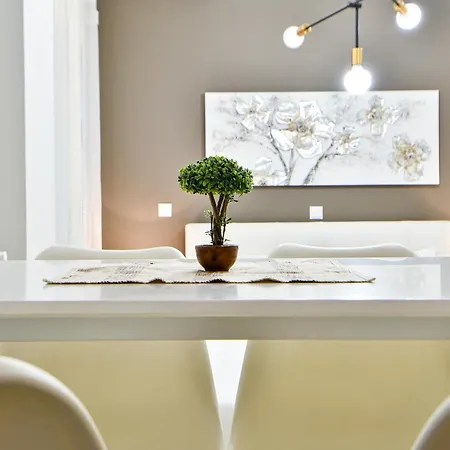 Lovely Renovated Studio *