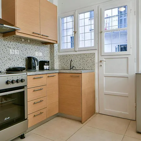 Lovely Renovated Studio Апартаменты Афины