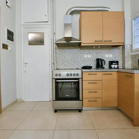 Lovely Renovated Studio *